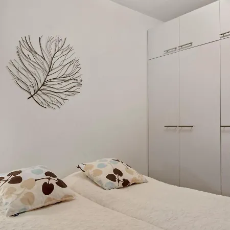 Puolikuu A7 By Interhome * Levi