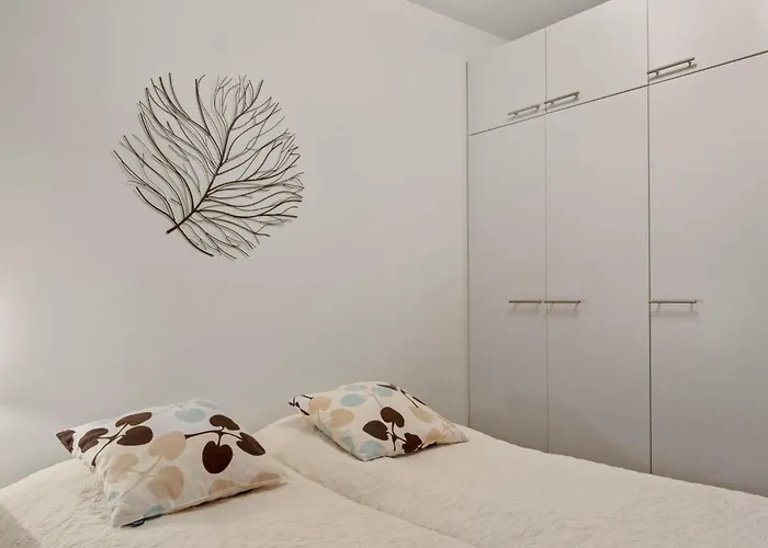 Puolikuu A7 By Interhome * レヴィ